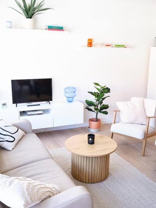 Hugo By The Harbor, Light-Filled And Centrally Located Apartment - Free Parking ออสเทนด์ ภายนอก รูปภาพ